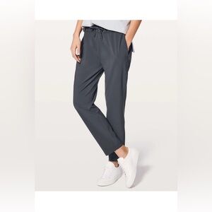 Lululemon On The Fly Pant Woven Women’s 6 $98 Dark Grey